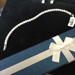 Tennis bracelet with earrings